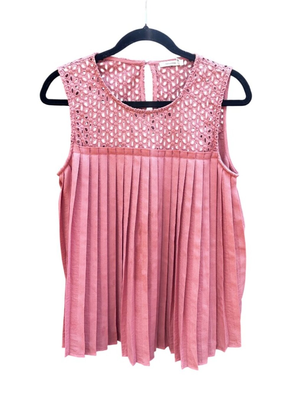 Maurices Pink Sleeveless Pleated Blouse Crochet Yoke Detail Womens Medium 1932